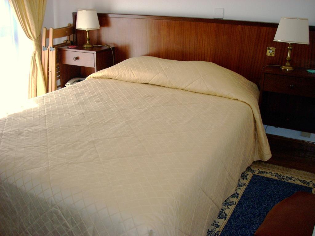 Guest House Toca Dos Grilos เอสตอริล ภายนอก รูปภาพ